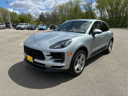 Used 2021 Porsche Macan S AWD/4WD image 3