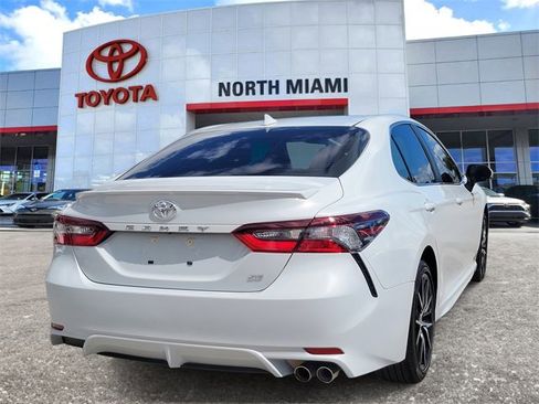 Used 2024 Toyota Camry SE image 4