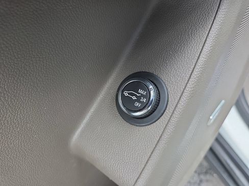 Used 2021 Chevrolet Traverse LT w/ LT Premium Package FWD image 19
