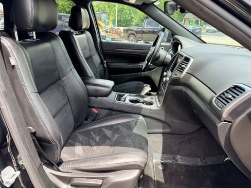Used 2018 Jeep Grand Cherokee Altitude AWD/4WD image 19