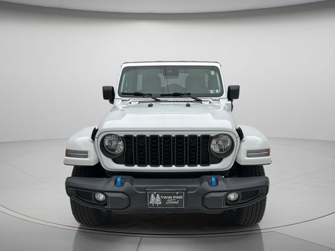 Used 2024 Jeep Wrangler Unlimited w/ Convenience Group AWD/4WD image 7