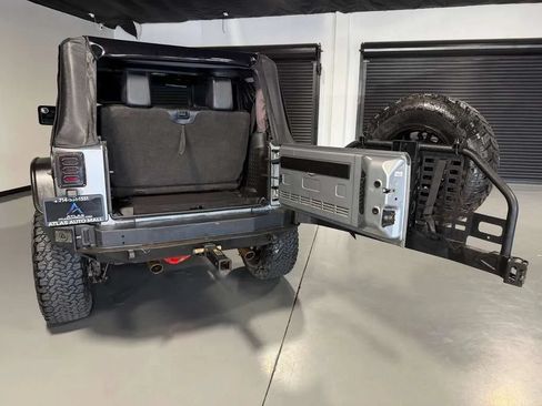 Used 2015 Jeep Wrangler Rubicon w/ Power Convenience Group AWD/4WD image 13
