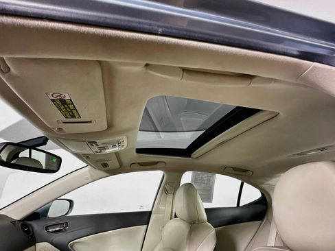 Used 2010 Lexus IS 250 w/ Preferred Accessory Package RWD image 23