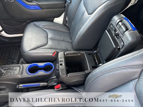 Used 2015 Jeep Wrangler Unlimited Sahara w/ Connectivity Group image 12