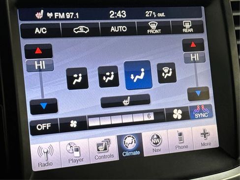 Used 2011 Chrysler 300 Limited image 44