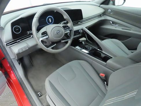 Used 2023 Hyundai Elantra SEL w/ Convenience Package image 9