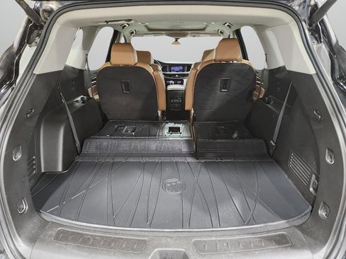 Used 2020 Buick Enclave Essence w/ LPO, Luxury Package image 40