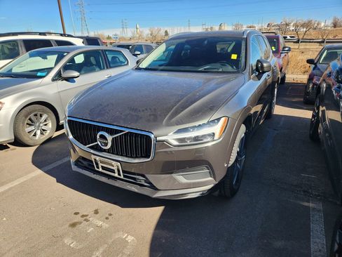 Used 2019 Volvo XC60 T6 Momentum w/ Advanced Package image 3