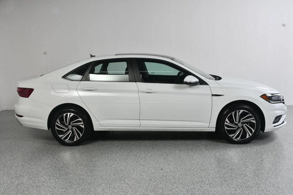 Used 2020 Volkswagen Jetta SEL Premium FWD image 4