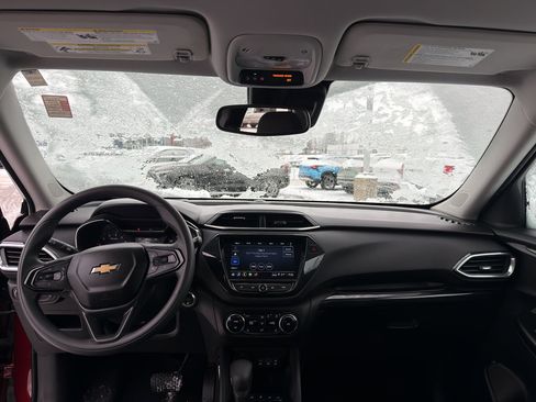 Used 2023 Chevrolet TrailBlazer LT w/ Convenience Package image 27