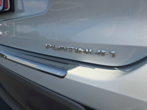 Used 2023 Toyota Highlander Platinum FWD image 13