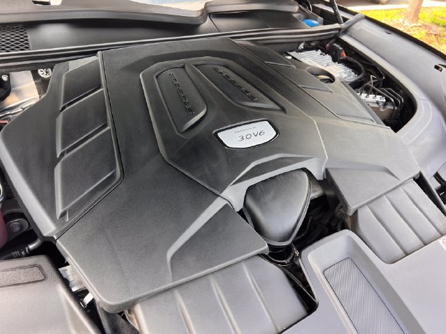 Used 2022 Porsche Cayenne AWD/4WD image 34