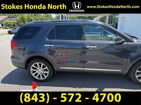 Used 2017 Ford Explorer Limited w/ Equipment Group 301A FWD image 6