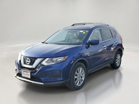 Used 2017 Nissan Rogue SV w/ SV Premium Package image 3