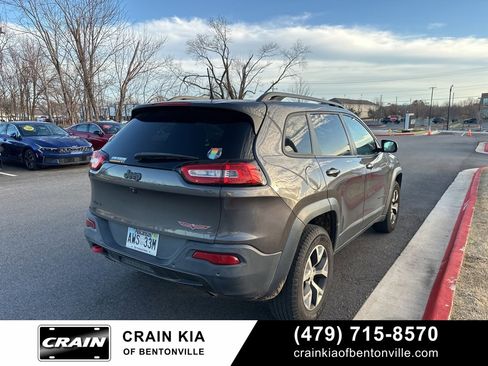 Used 2018 Jeep Cherokee Trailhawk w/ Comfort/Convenience Group image 4