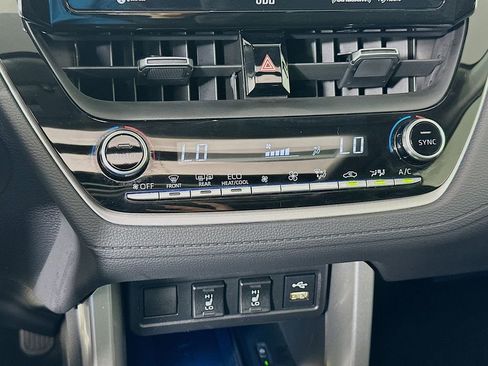 Used 2022 Toyota Corolla Cross XLE image 15