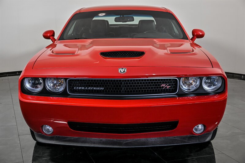 Used 2009 Dodge Challenger R/T RWD image 4