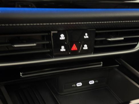 Used 2025 Volkswagen Atlas SEL Premium R-Line AWD/4WD image 30