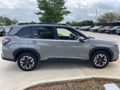 Used 2025 Subaru Forester Premium w/ Convenience Package #1 image 2