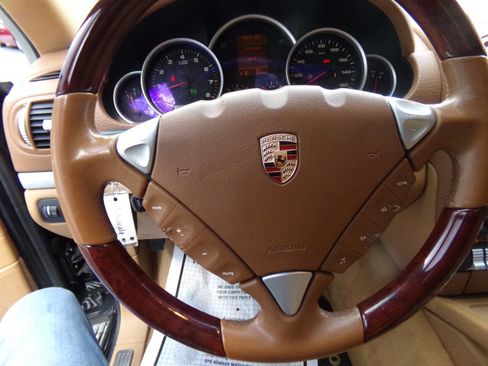 Used 2005 Porsche Cayenne S image 16