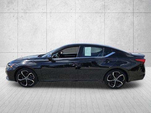 Used 2023 Nissan Altima 2.5 SR w/ SR Premium Package FWD image 4