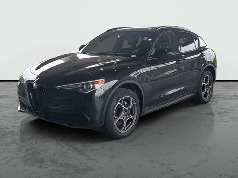 Used 2023 Alfa Romeo Stelvio Sprint RWD image 4