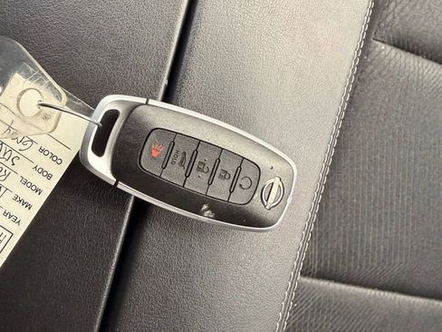 Used 2024 Nissan Rogue SV AWD/4WD image 37