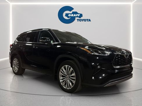 Used 2024 Toyota Highlander Platinum image 10