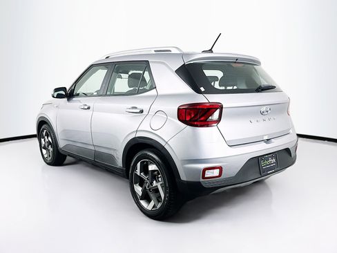 Used 2025 Hyundai Venue SEL FWD image 5