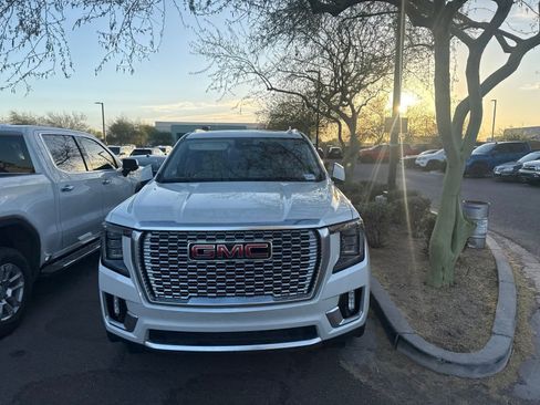 Used 2024 GMC Yukon Denali w/ Advanced Technology Package AWD/4WD image 2