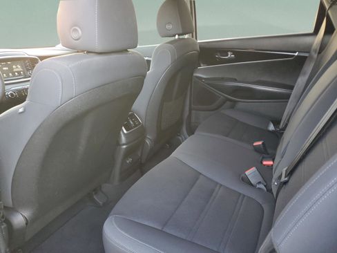 Certified 2019 Kia Sorento L image 10