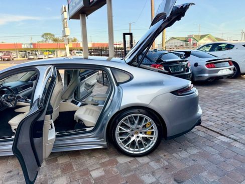 Used 2018 Porsche Panamera Turbo Executive w/ Assistance Package image 34