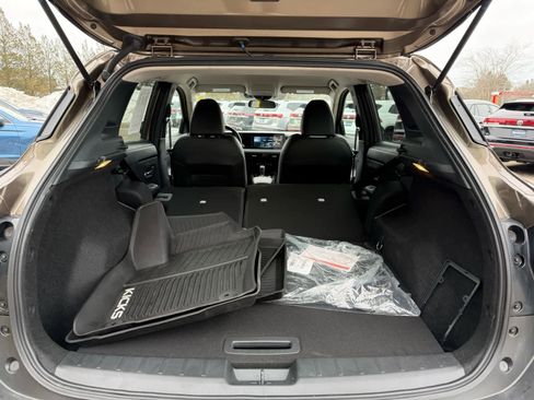 Used 2025 Nissan Kicks SR image 14