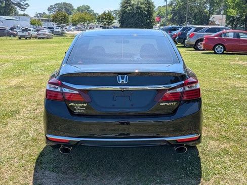 Used 2017 Honda Accord Sport image 4