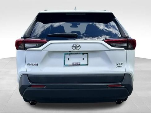 Used 2019 Toyota RAV4 XLE w/ Convenience Package AWD/4WD image 4