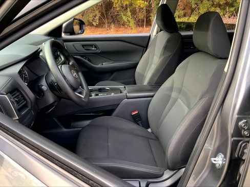 Used 2024 Nissan Rogue S image 7