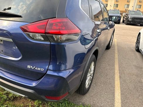 Used 2018 Nissan Rogue SV AWD/4WD image 3