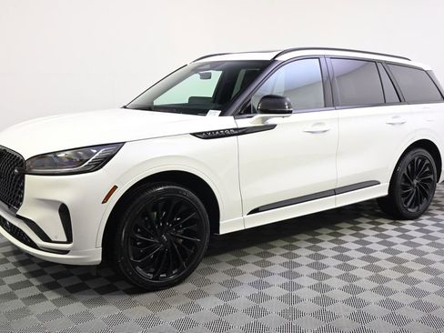 New 2026 Lincoln Aviator Reserve w/ Jet Appearance Package AWD/4WD image 2