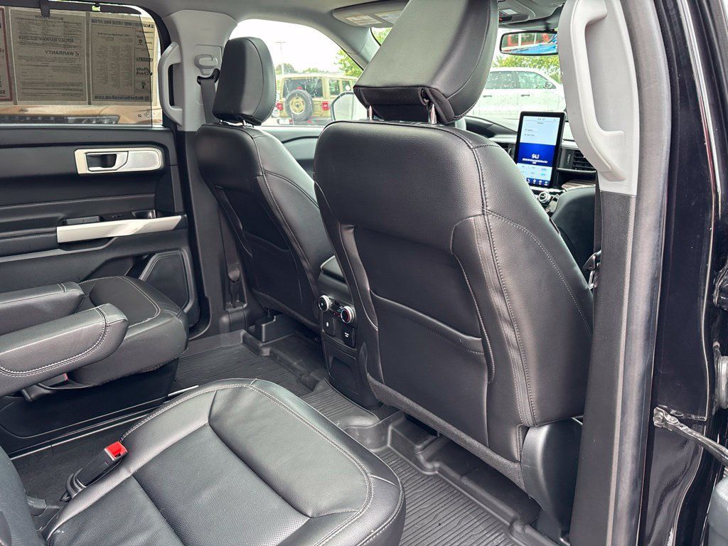 Used 2023 Ford Explorer Limited w/ Limited Technology Package AWD/4WD image 18