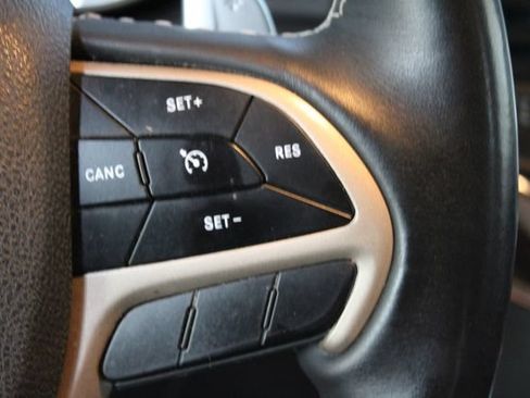 Used 2017 Jeep Grand Cherokee Overland AWD/4WD image 16