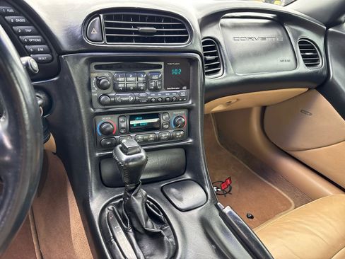 Used 2003 Chevrolet Corvette Coupe w/ Preferred Equipment Group RWD image 15