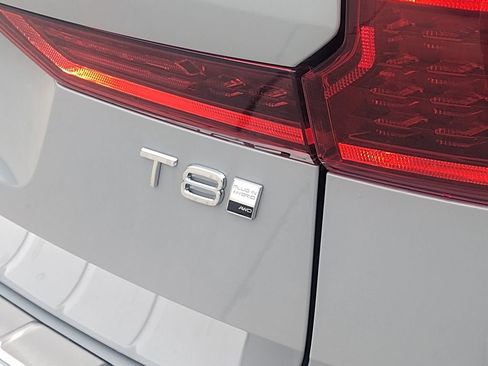 New 2026 Volvo XC60 T8 Plus w/ Climate Package image 9