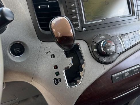 Used 2013 Toyota Sienna Limited w/ Premium Pkg FWD image 20
