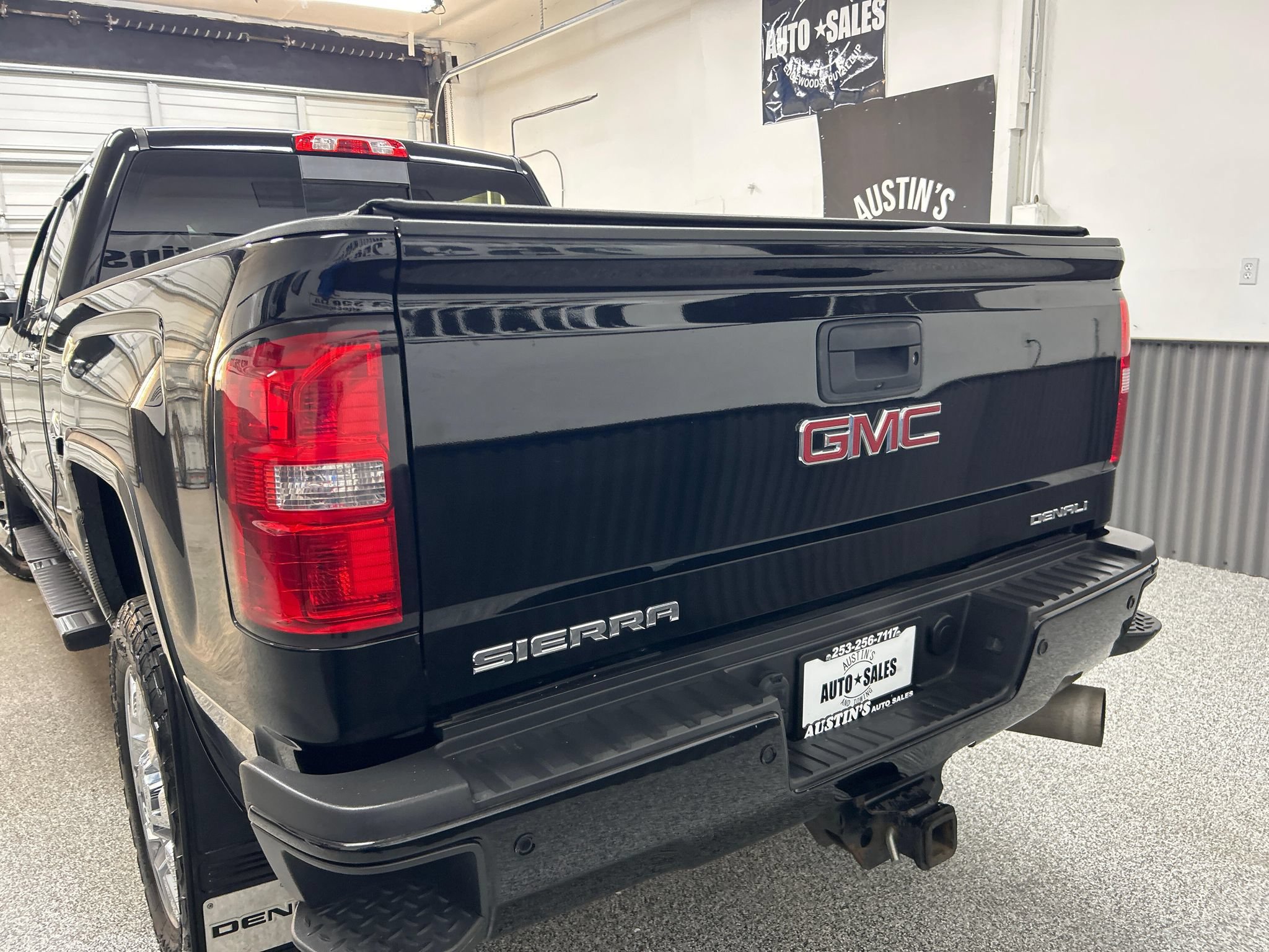 Used 2018 GMC Sierra 2500 Denali AWD/4WD image 5