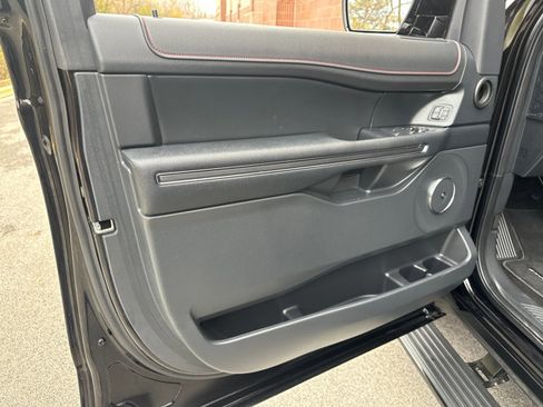 Used 2022 Ford Expedition Max Limited image 29