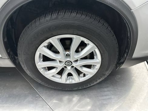 Used 2018 Nissan Rogue SV FWD image 9