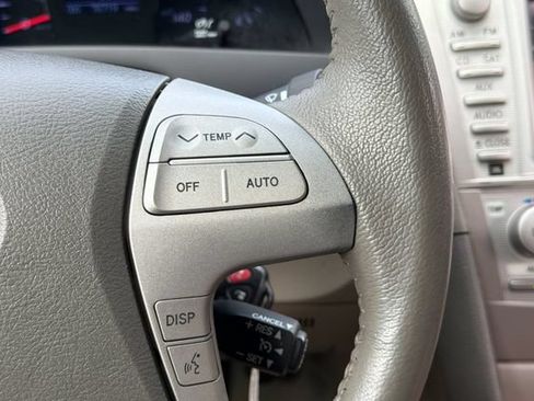 Used 2011 Toyota Camry XLE w/ SE/XLE Extra-Value Pkg FWD image 28