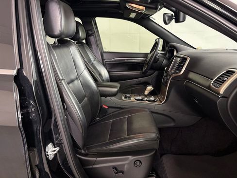 Used 2017 Jeep Grand Cherokee Limited w/ Luxury Group II AWD/4WD image 42
