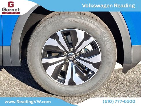 Used 2025 Volkswagen Atlas Cross Sport SE image 5