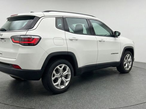 Used 2025 Jeep Compass Latitude AWD/4WD image 9